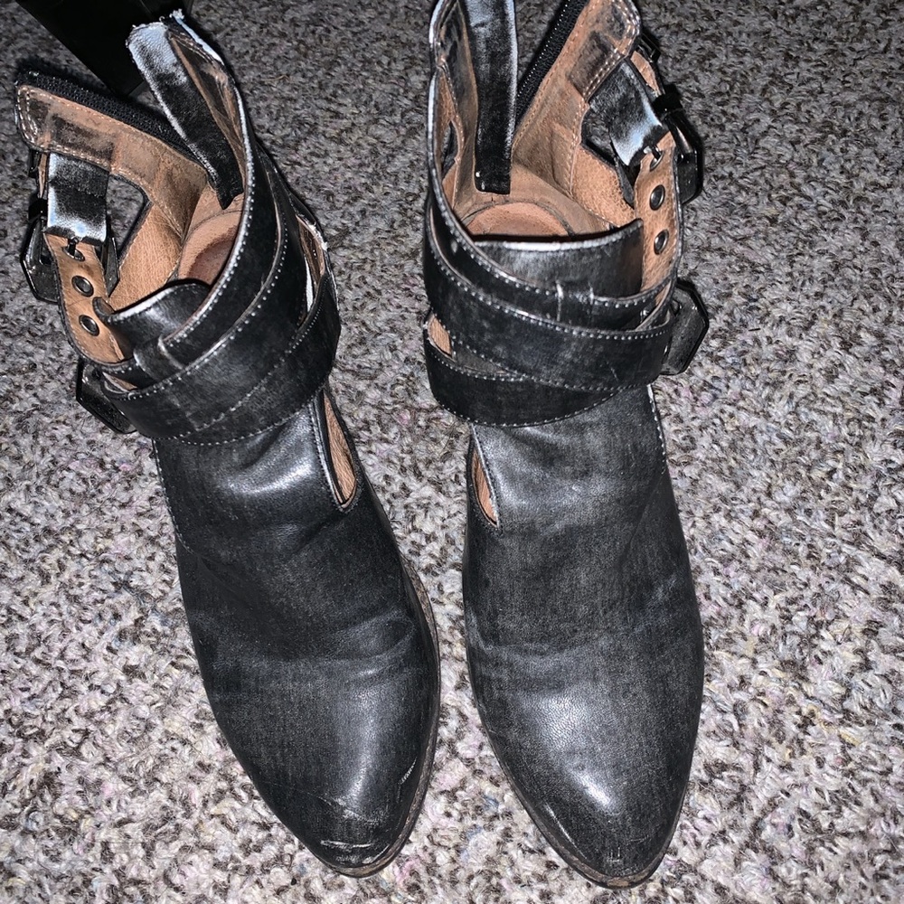 Jeffrey Campbell everwell booties size 6